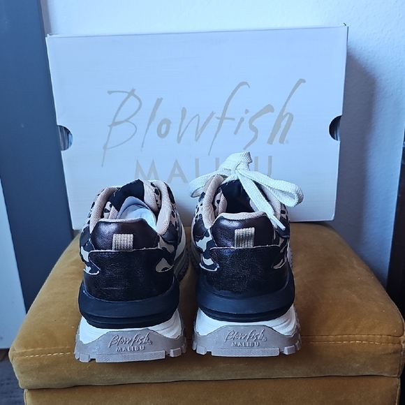 ●●BLOWFISH MALIBU LEOPARD SNEAKERS SIZE 9.5 NIB●● - Picture 4 of 7